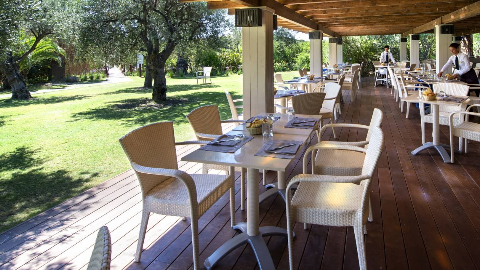 https://www.chialagunaresort.com/wp-content/uploads/2021/04/IHC_Chia-Laguna-Resort_grid_CL4U_breakfast-dune.jpg