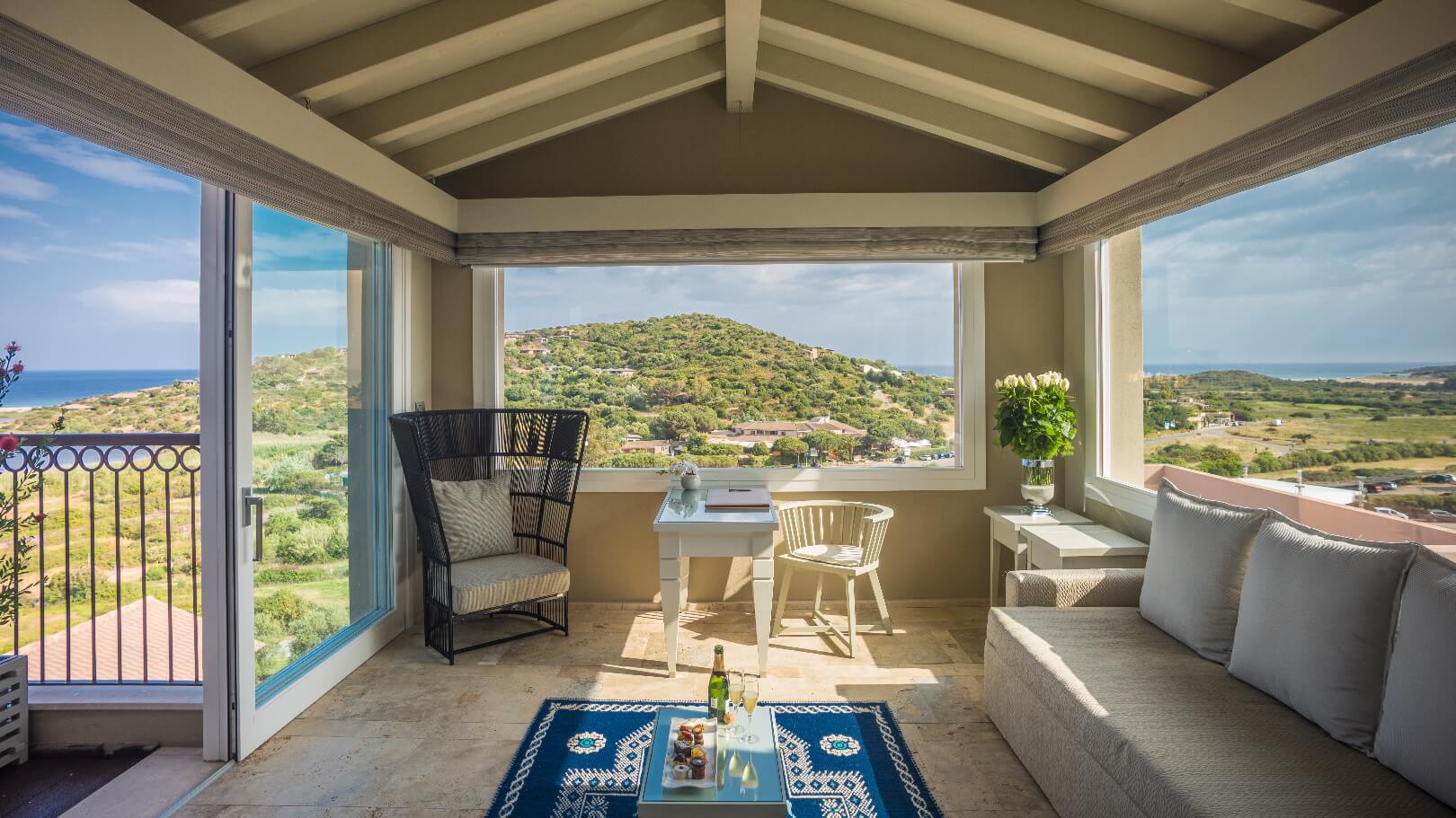 https://www.chialagunaresort.com/wp-content/uploads/2021/04/IHC_Chia-Laguna-Resort_grid_CL4U_work.jpg