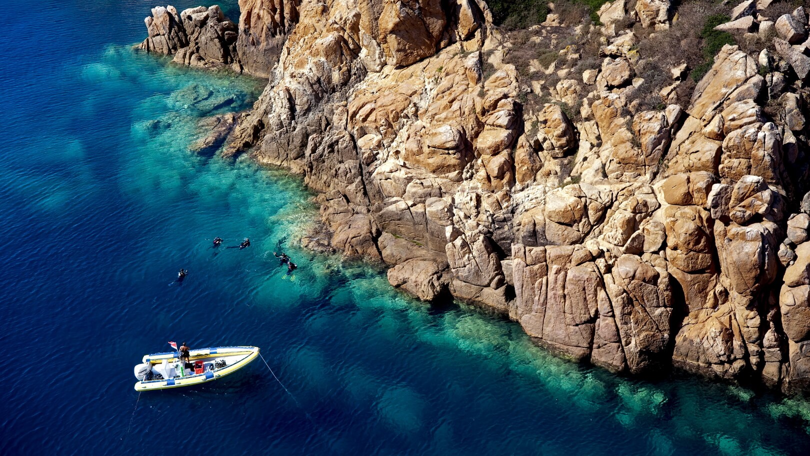https://www.chialagunaresort.com/wp-content/uploads/2021/05/IHC_Chia-Laguna-Resort_grid_diving-2.jpg