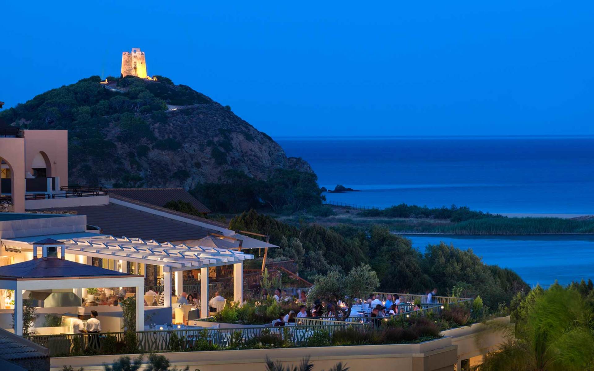 https://www.chialagunaresort.com/wp-content/uploads/2021/05/restaurant-la-terrazza.jpg